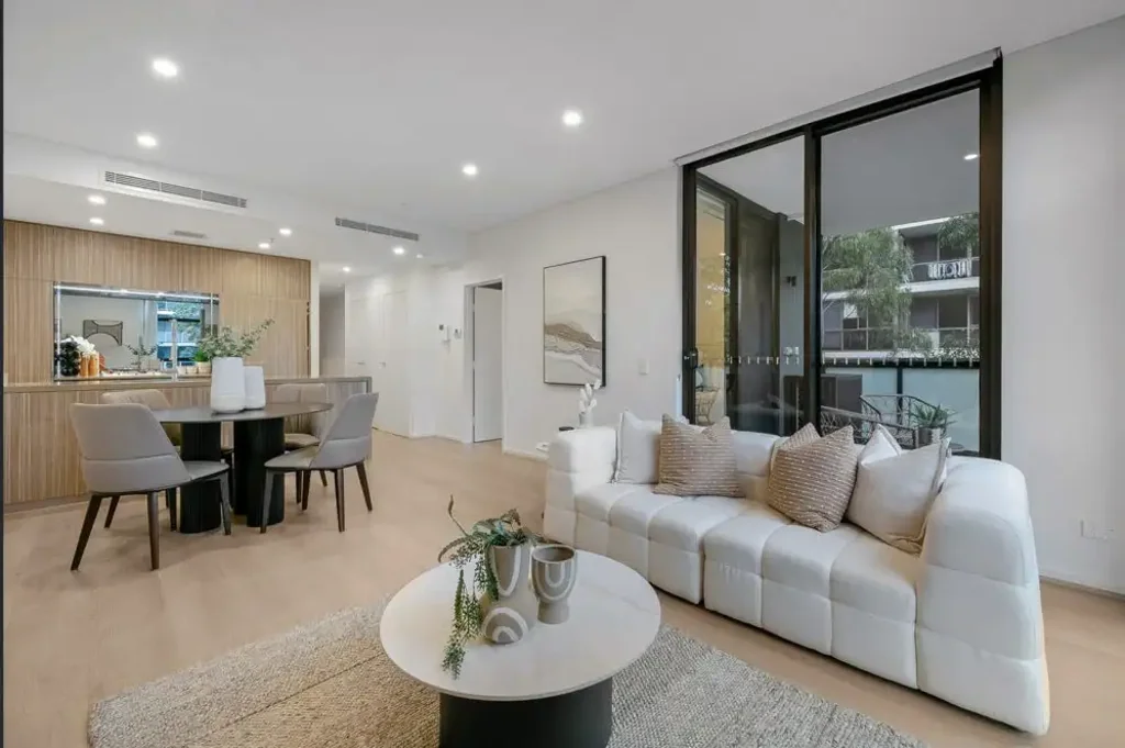Stylish Two Bedrooms plus Study Room Apartment with park view