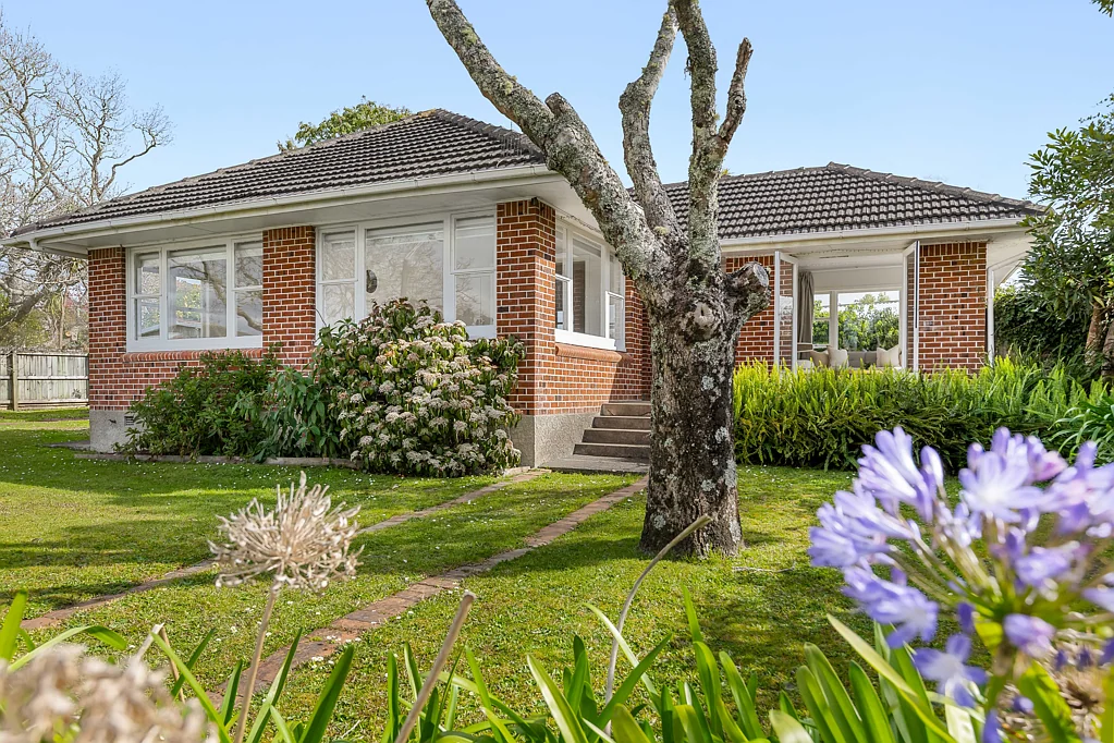 6 Redlands Grove, Swanson, Waitakere City, Auckland
