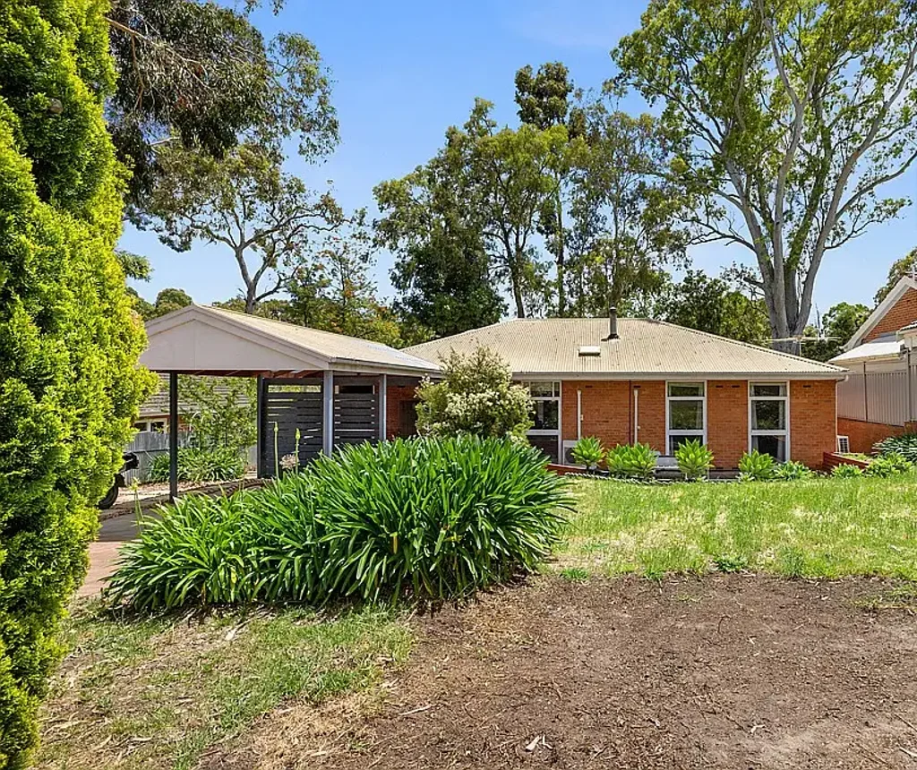 3-Bedroom Home with Stylish Features and Peaceful Surroundings