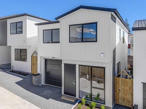 Pakuranga Heights 4房 现代设计 宽敞舒适 4卧2.5卫 开放式厨房 单车库 私人休息区 优越地理位置 学区房 便利生活方式 真正符合要求 立即看房！ Brand New Spacious Dream Home in Handy Location