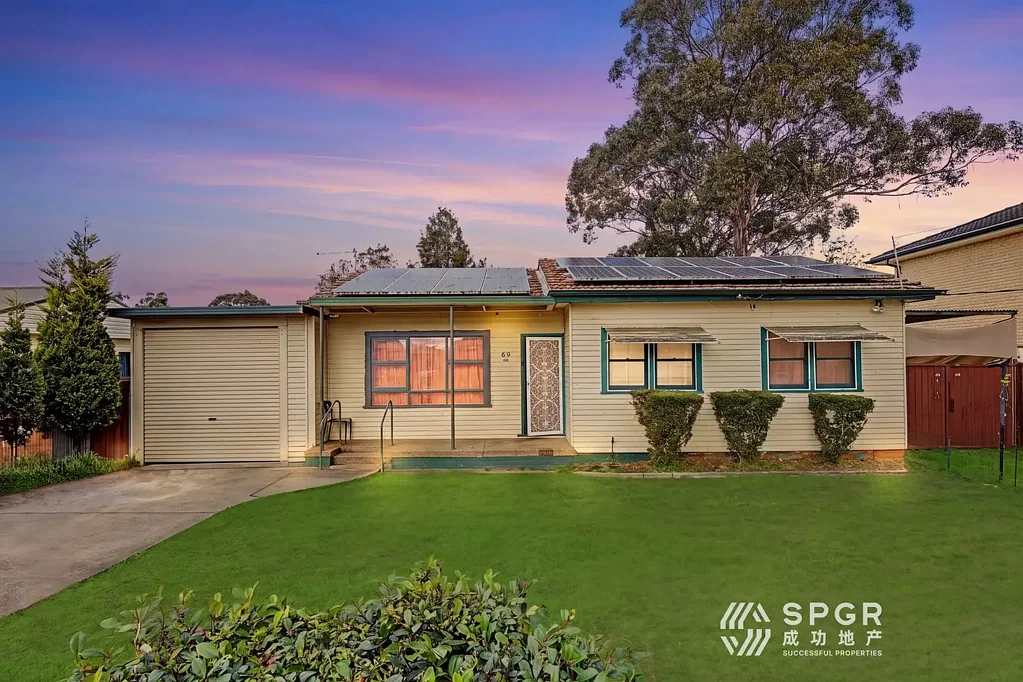 Mount Druitt 6 Slaapkamer Prime Opportunity on a Generous Block - with 2 bedrooms Granny flat