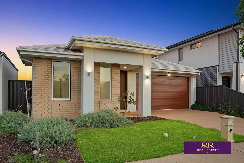 Melton South 5Moenga Brand New Home - With Two Master bedrooms (FHOG available) - 5 Bed-3 Bath-4 Toilets!!