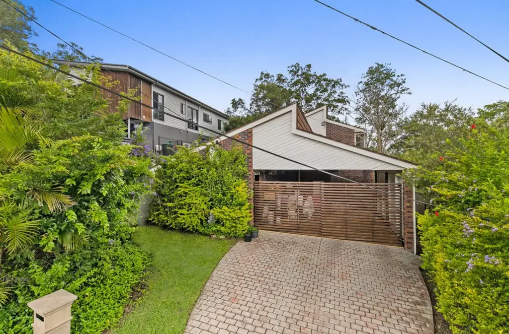 14 Halimah Street, Chapel Hill, QLD 4069