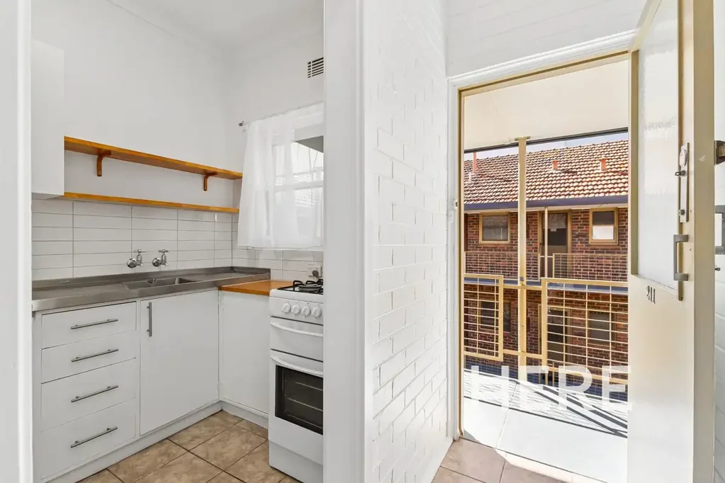 Stylish Apartment with CBD Convenience