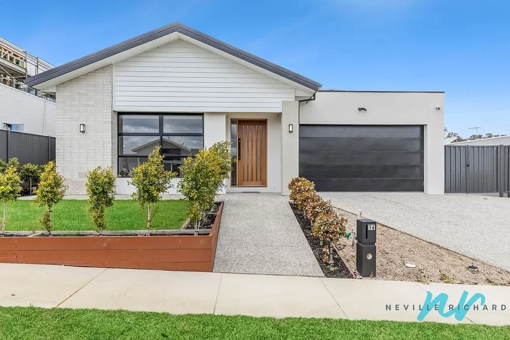 St Leonards 4chambre Stunning 'Seaside' Opportunity Awaits - Side Access for Boats & Caravans