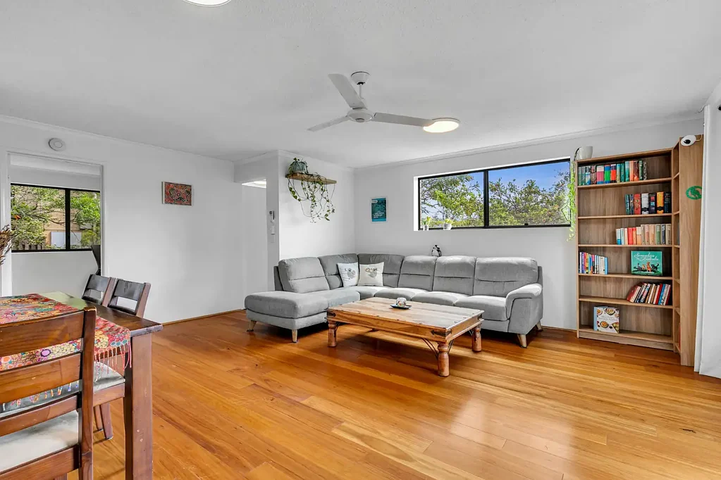 St Lucia 3房  207平方米三层联排别墅，位于圣卢西亚黄金地段  207sqm Tri-Level Townhouse in Prime Position St Lucia