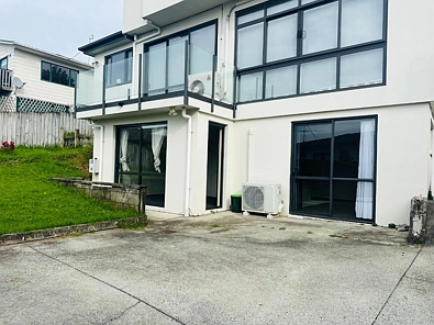 Downstairs 1 Bedroom Unit for Rent with 2 Off-Street Car Parks Water Included