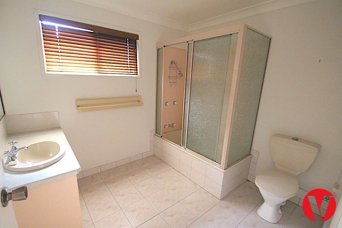 4 FOWLES ST, ROMA QLD 4455, 0 habitaciones, 0 baños, Unit