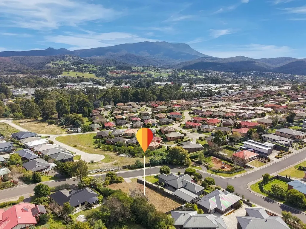 Kingston  Enjoy the Sunshine and Mountain Views