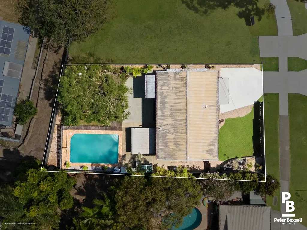 Ashmore 4બેડરૂમ Prime elevated position - renovators welcome!