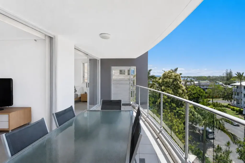 Surfers Paradise 3房  3 Bed, 2 Bath, 2 Car + Storage - Pet Friendly, House-Sized Living in the Heart of Surfers Paradise – Space, Lifestyle & Exceptional Value!