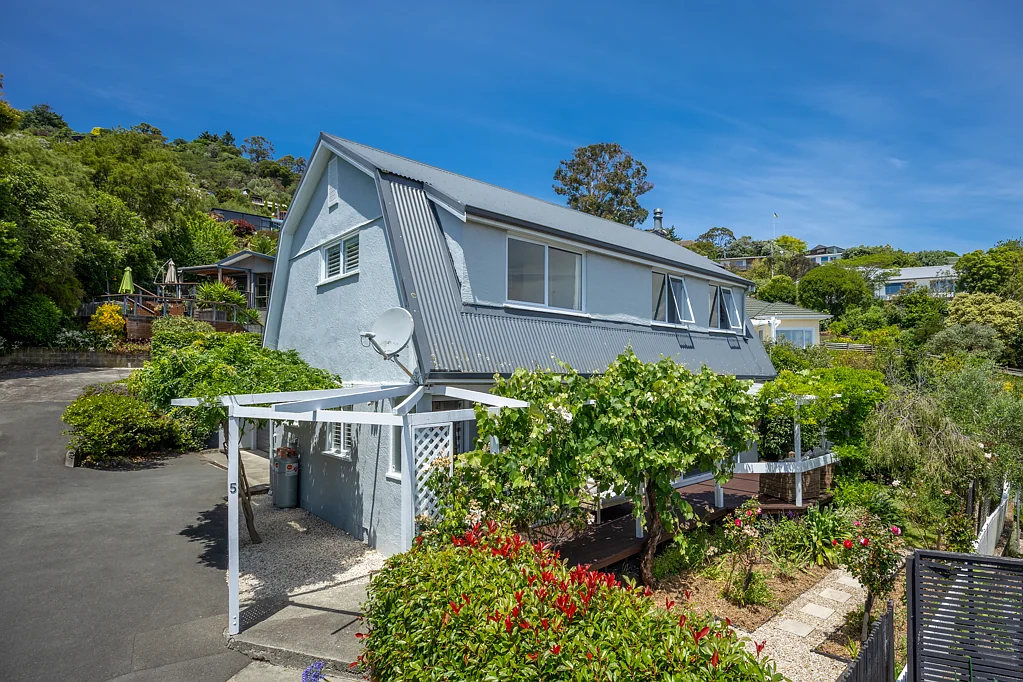 Tahunanui 3Phòng ngủ Cape Cod Charm Above Tahunanui