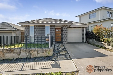 Jacka 3chambre Sun-Filled Single Level Spacious Home in a Convenient Location !