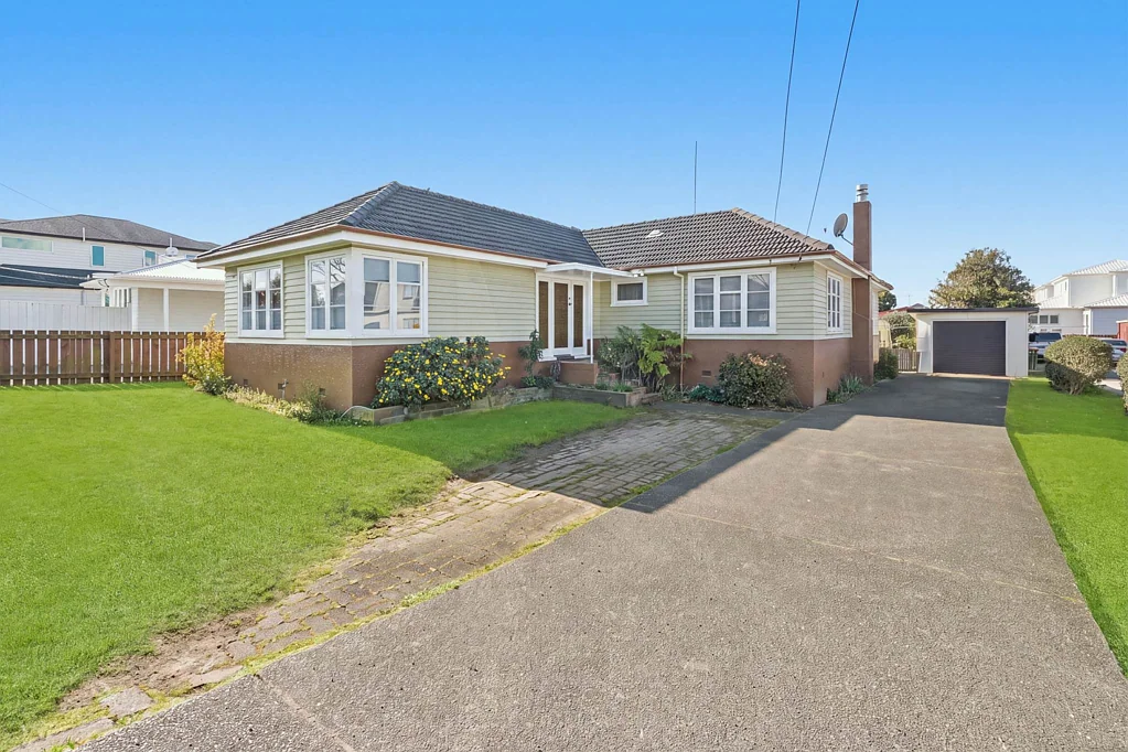 Mangere East 3Kwarto THE OPPORTUNITY IS HERE — NOW BRING YOUR VISION.