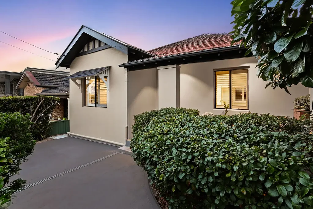 Enfield 4ਬੈੱਡਰੂਮ Immaculately renovated family home in prime address