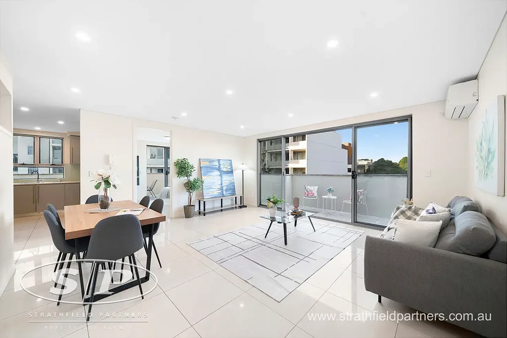 Strathfield 3Zimmer Rare 191sqm Penthouse Style Apartment with Wrap-around Balcony