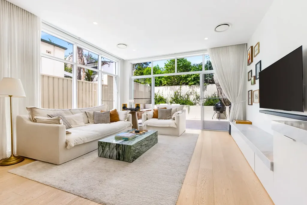 Renovated Semi w/ Seamless Indoor-Outdoor Living