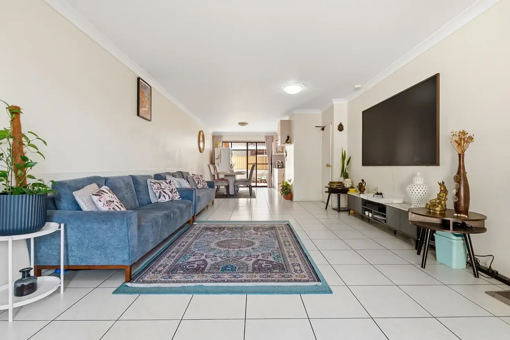 Granville 3Kwarto Spacious Three-Bedroom Double Brick Townhouse With Secure Two-Car Parking