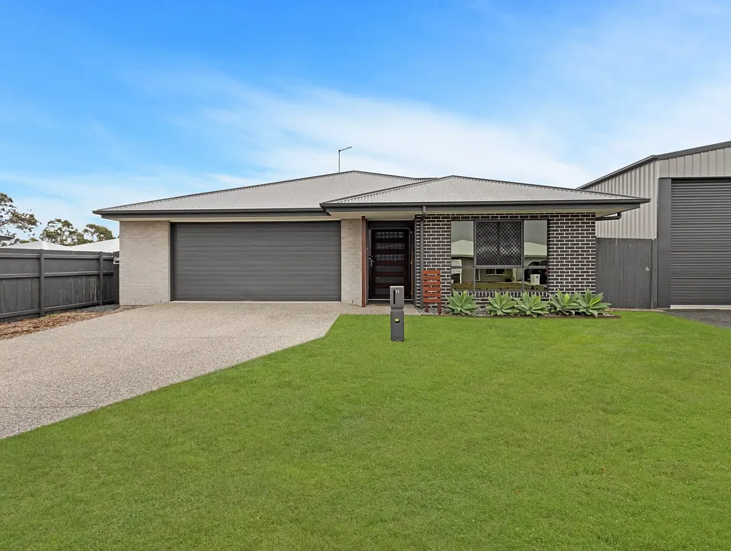11 Sailaway Circuit, Eli Waters, QLD 4655
