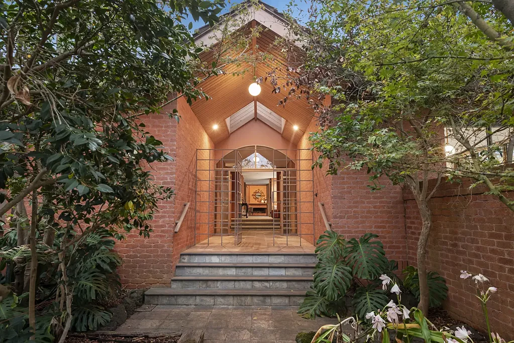 Grand Family Residence with Tennis Court in Prestigious Scotch Hill