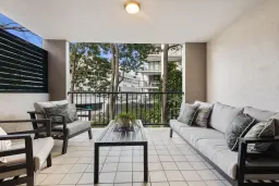 24/7 Landsborough Terrace, Toowong