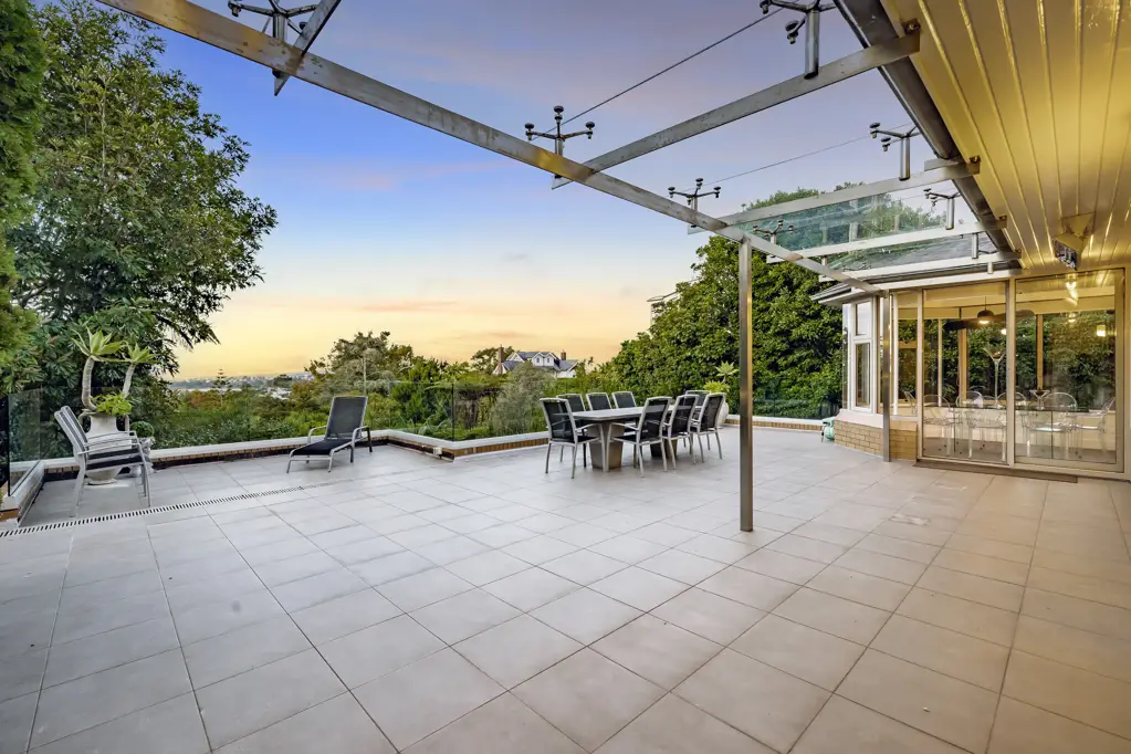 Remuera 4房  Vendors Say SELL - Present All Offers