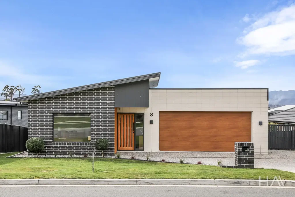 Kings Meadows 4ਬੈੱਡਰੂਮ Why build when you can buy! Driveway access for shed (STCA), trailer or motor  home