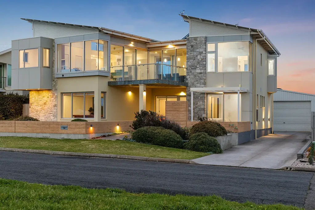 Middleton 4ਬੈੱਡਰੂਮ An Extraordinary Coastal Residence Above Bashams Beach