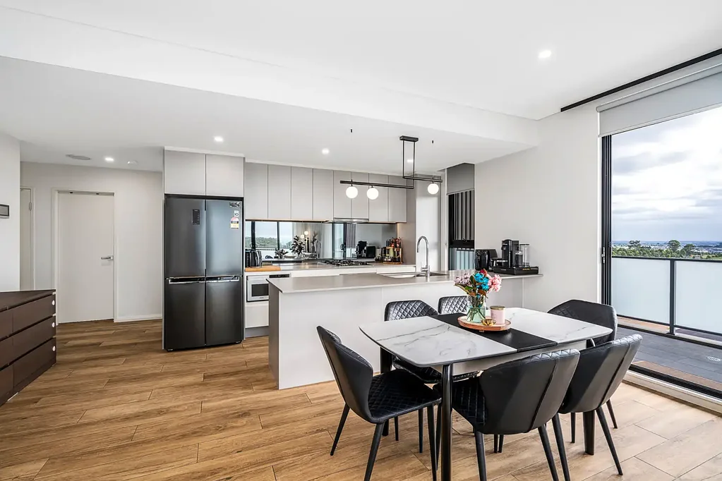 Modern Top-Level Living-2 Bedroom Apartment!