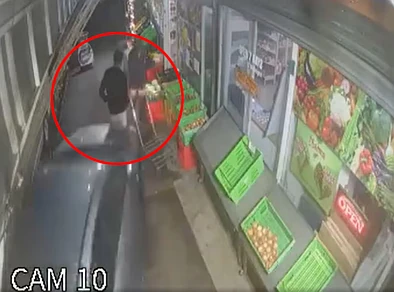 乱了！奥克兰中区惊爆劫案，男子为抢劫开车撞路人，监控拍下真实一幕……