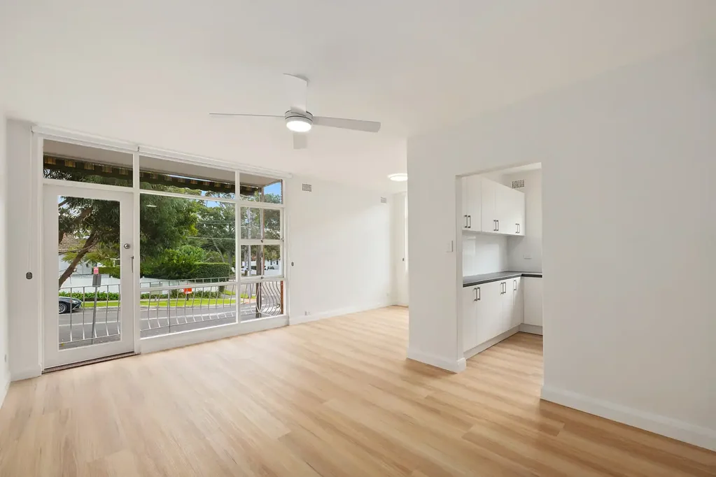 Modern Living in a Leafy Setting