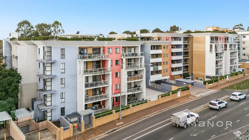 Blacktown 2Zimmer Ground Floor Living with a Massive Backyard & Walk-to-Station Convenience !