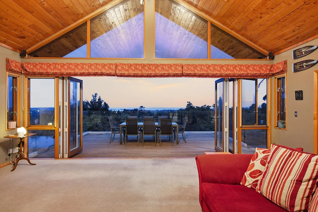 Aongatete 6房  Two Stunning Homes, One Stunning Property