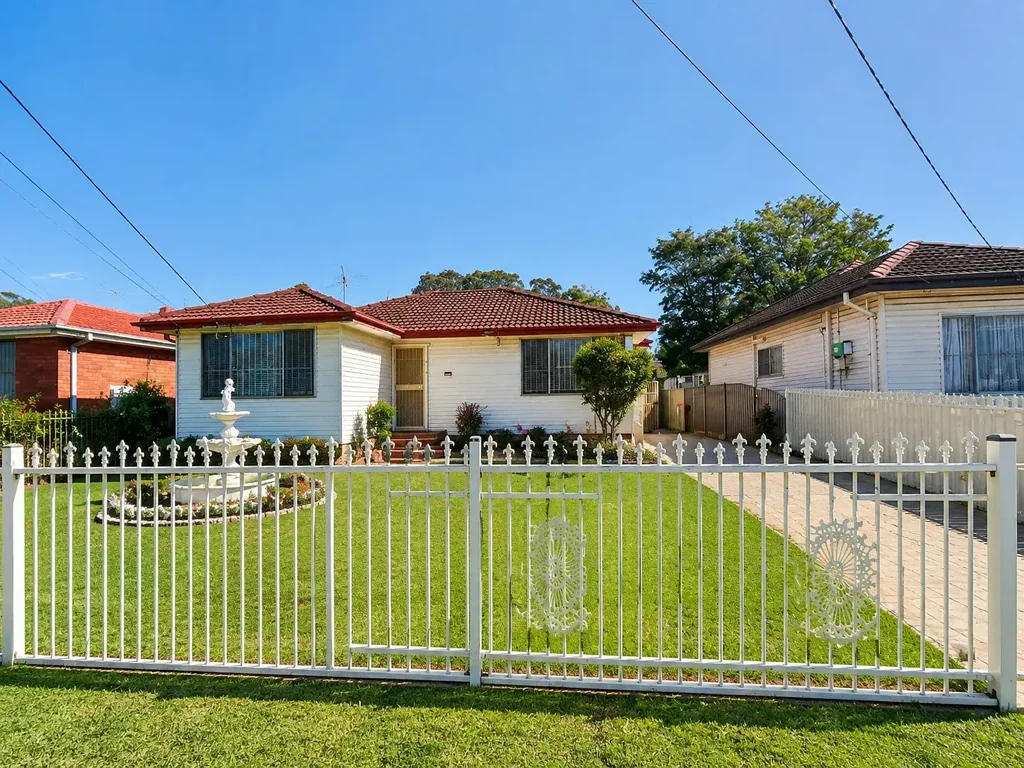 Spacious Family Home with Separate Sleepout in Convenient Lo