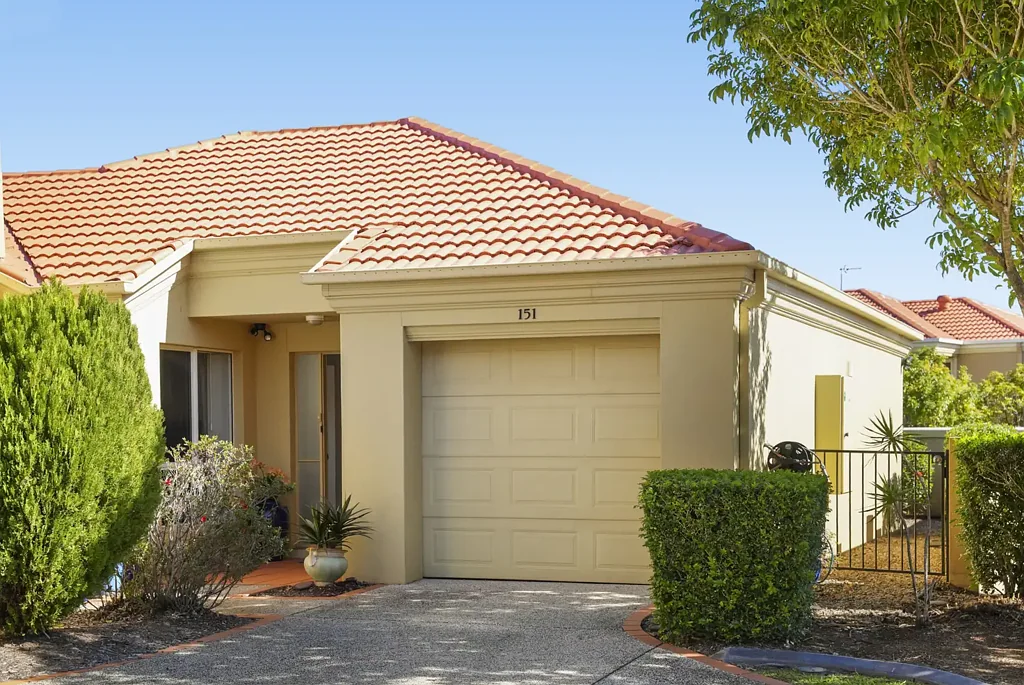 Robina 3房  SINGLE LEVEL VILLA - SHORT LAKESIDE STROLL TO ROBINA TOWN CENTRE!