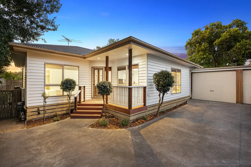2/11 Dixon Avenue, Croydon, VIC 3136
