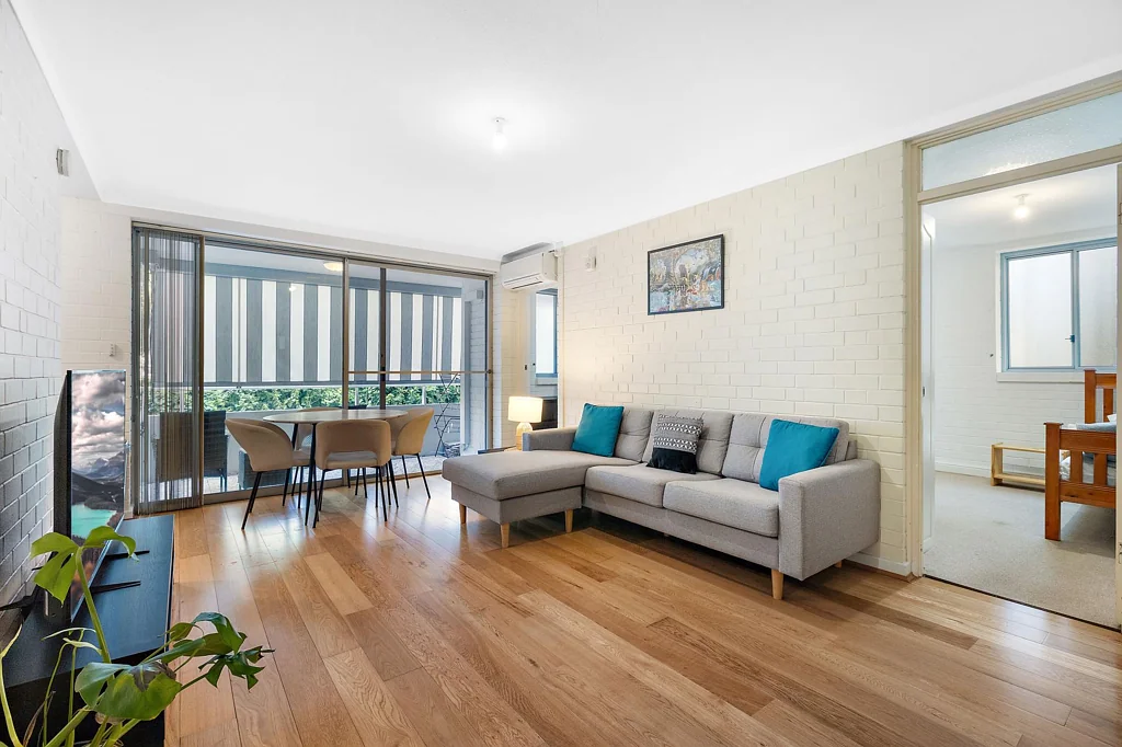 South Perth 2房  SPACIOUS LIGHT & BRIGHT