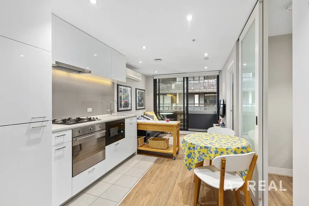 Stylish City Living – Fully Furnished, Renovated Apartment in Prime Location