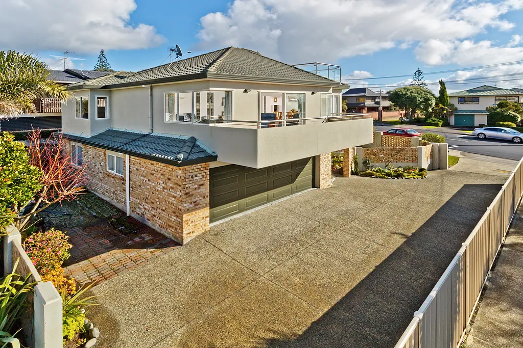 2/89 Aberdeen Road, Castor Bay, North Shore City, Auckland