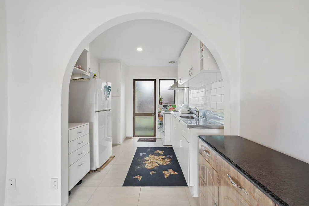 Henderson 1Kwarto Perfect Starter or Investment Opportunity
