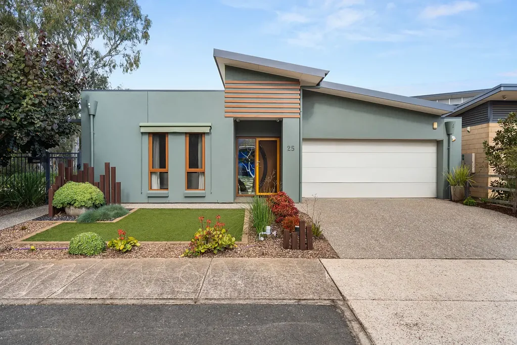 Campbelltown 5Kwarto Where Architectural Character Meets Incredible Family Scale