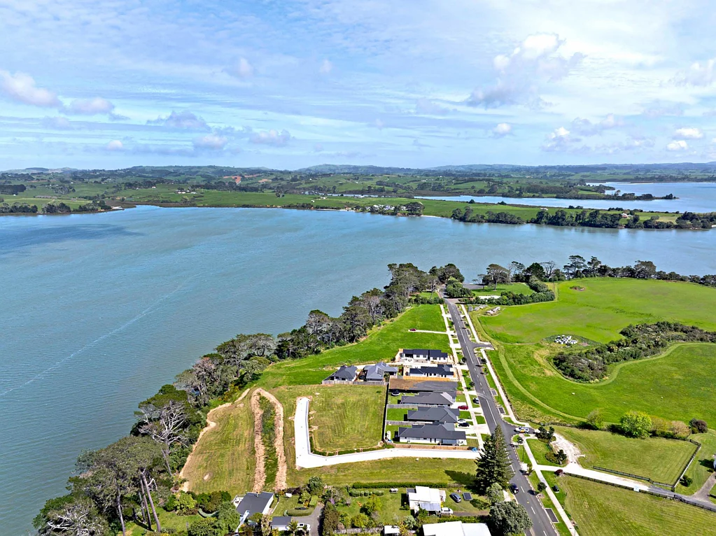 Glenbrook WATERFRONT RELEASE – SEA VIEWS, TITLES ISSUED