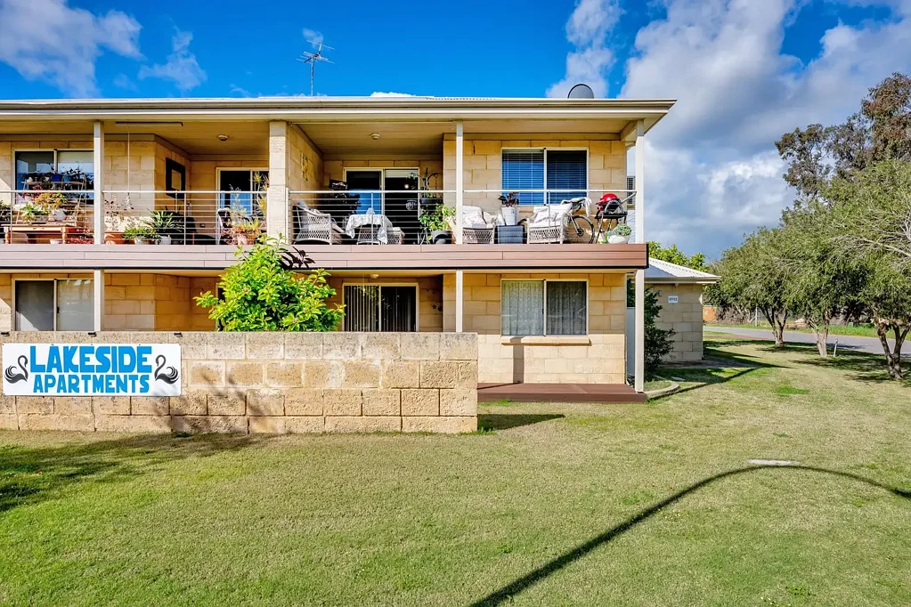 2/1 Lakes Crescent, South Yunderup, WA 6208