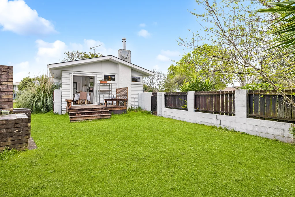 Pukekohe 3ਬੈੱਡਰੂਮ GREAT FIRST HOME OR DEVELOPMENT OPPORTUNITY!