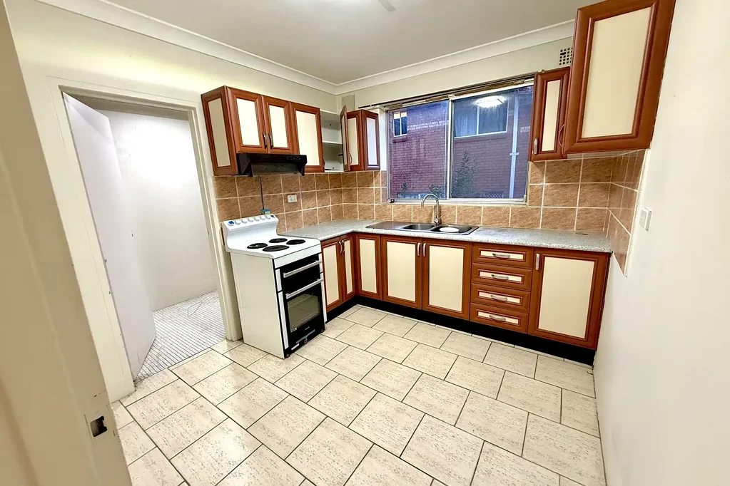 FULLY TILED UNIT. * DEPOSIT TAKEN *