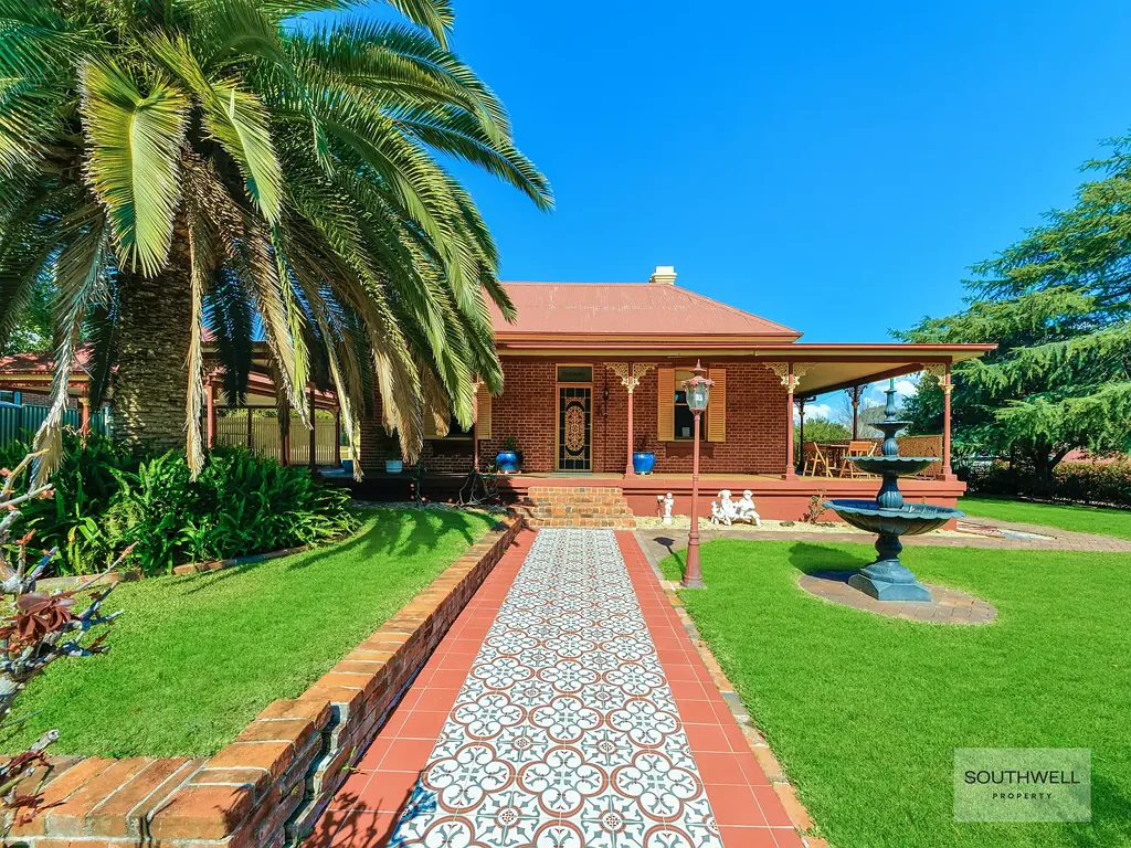 East Tamworth 5Zimmer Polished & Perfectly Charming East Tamworth Escape