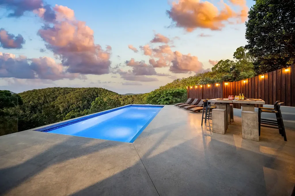 Ninderry 6房  Exceptional family property offering ample space, luxury living and lifestyle!