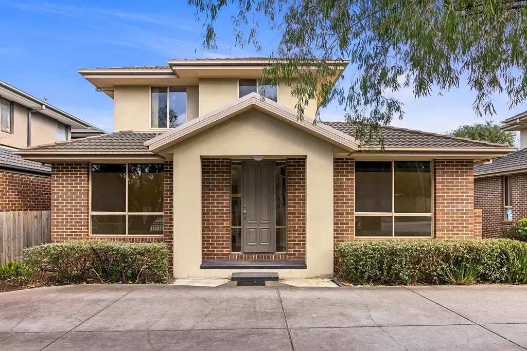 A MUST SEE MODERN TOWNHOUSE!