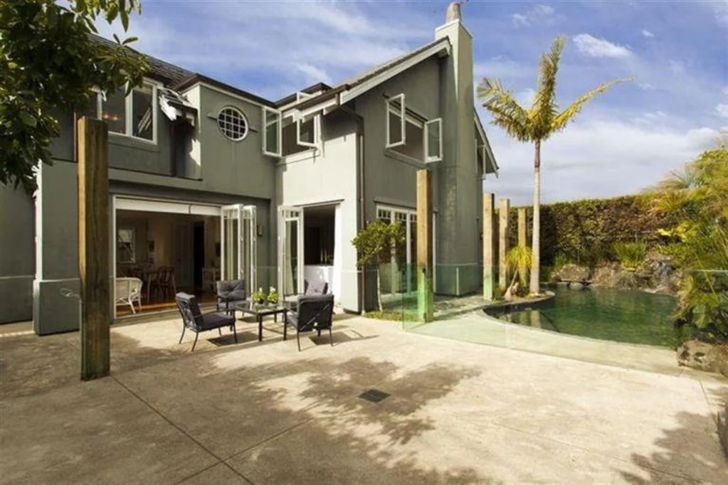 Spacious and Sunny House with Swimming Pool