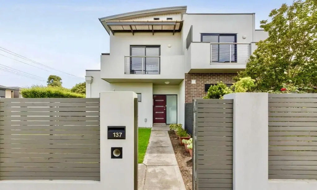 Modern & Spacious Townhouse in the Heart of Doncaster East